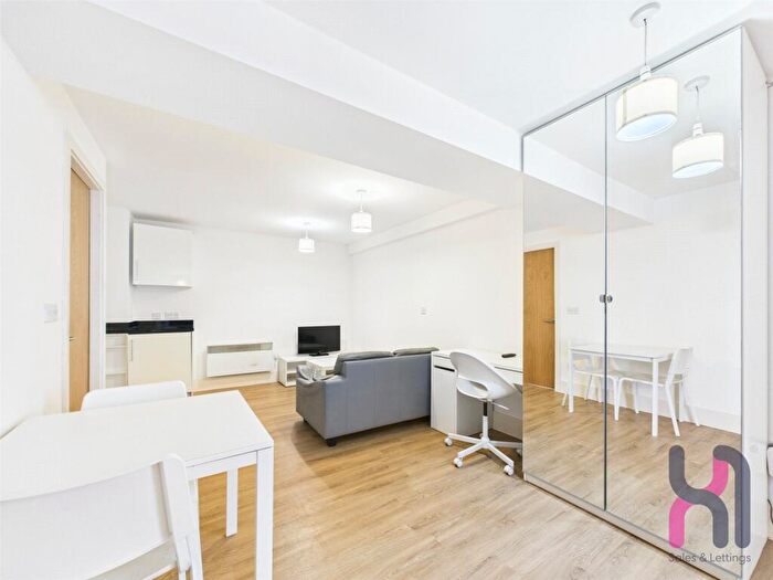 Flat To Rent In Town Hall, Bexley Square, Salford, Manchester, M3
