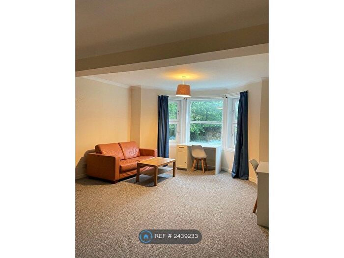 4 Bedroom Flat To Rent In Southpark Avenue, Glasgow, G12