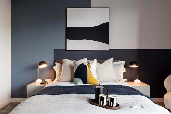 3 Bedroom Flat To Rent In Bloom West, Nine Elms Ln, Nine Elms, London, SW11