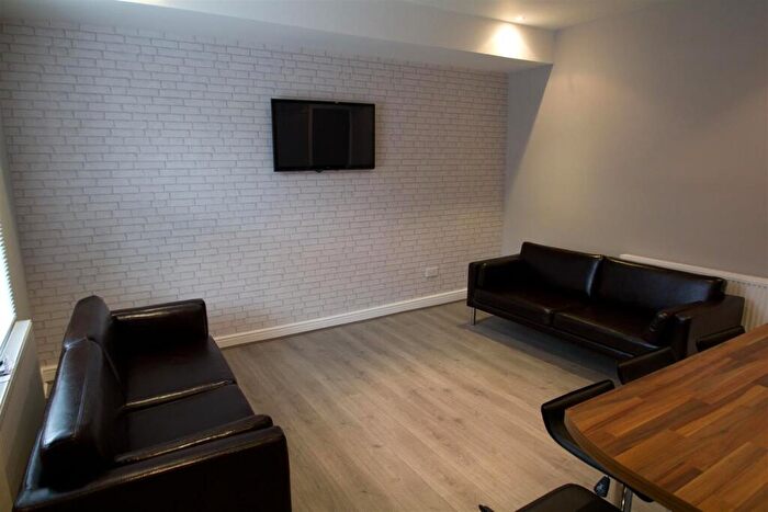 6 Bedroom Terraced House To Rent In Royal Park Avenue, Hyde Park, Leeds, LS6