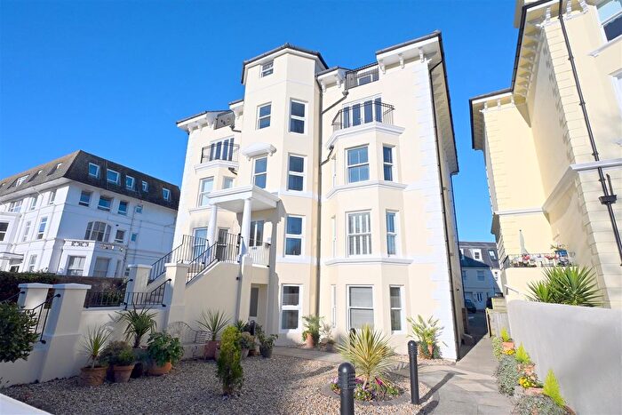 2 Bedroom Flat For Sale In Trinity Trees, West Of Town Centre, Eastbourne, BN21
