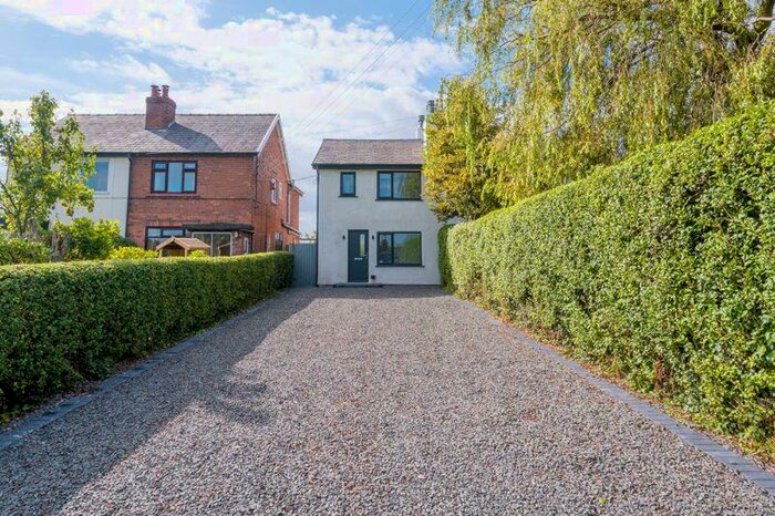 3 Bedroom Semi-Detached House For Sale In Croppers Lane, Bickerstaffe, L39