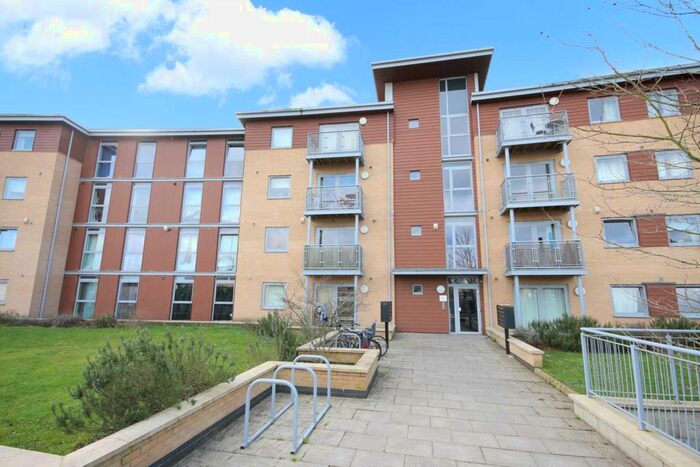 2 Bedroom Flat To Rent In Kelvin Gate, Town Centre RG12