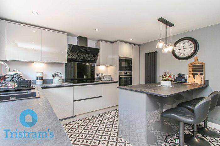 3 Bedroom Semi Detached House To Rent In Rosegarth Walk, Bulwell, NG6