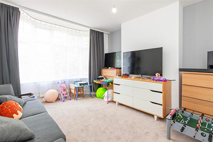 3 Bedroom End Of Terrace House For Sale In Kettering Road, Northampton, NN2