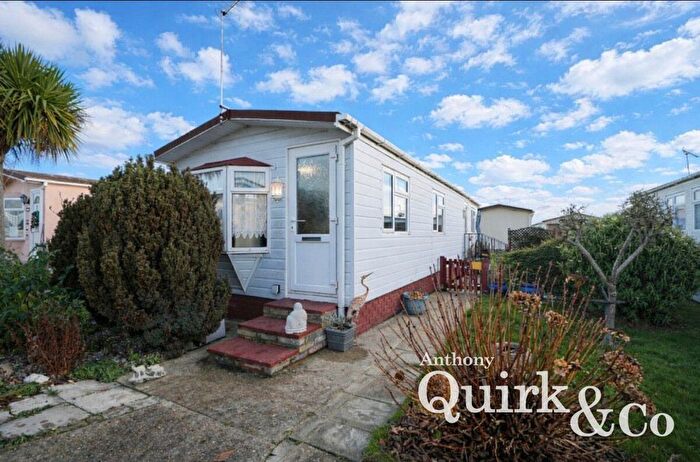 2 Bedroom Mobile/park Home For Sale In Kings Park, Canvey Island, SS8