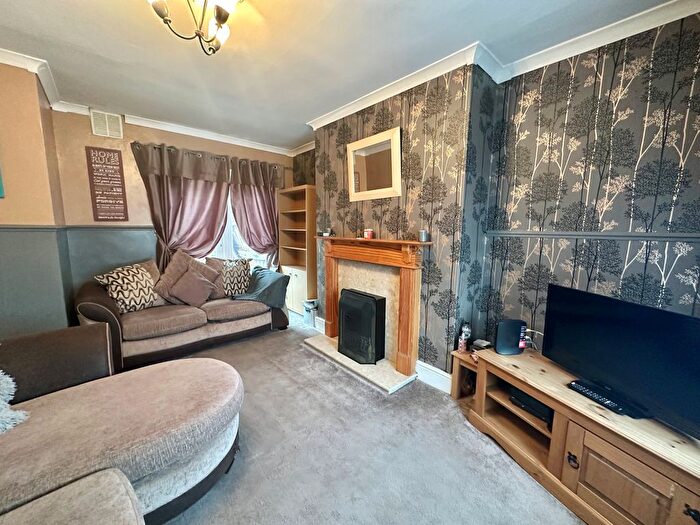 3 Bedroom End Of Terrace House For Sale In Booth Crescent, Mansfield, NG19