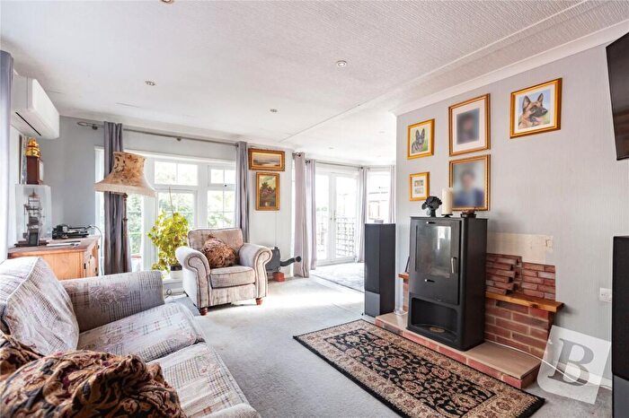 2 Bedroom Retirement Property For Sale In Chestnut Grove, Hayes Country Park, Battlesbridge, Wickford, SS11