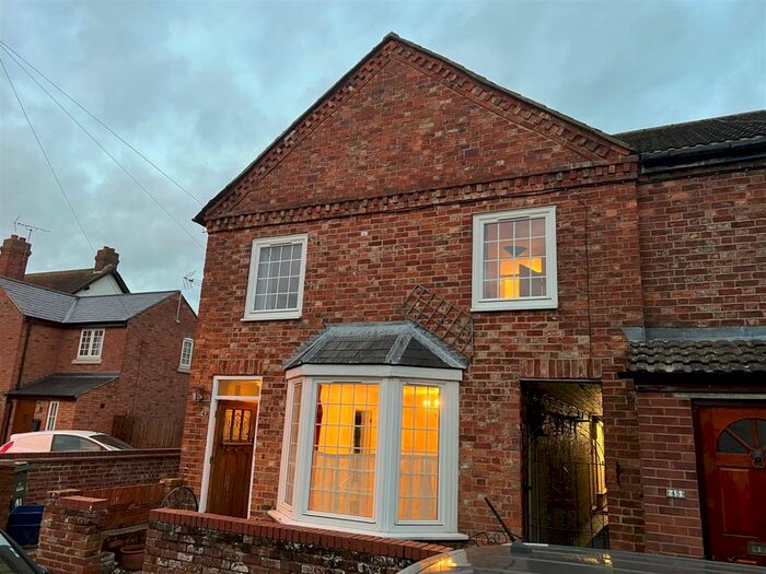 4 Bedroom House To Rent In High Street, Hanslope, Milton Keynes, MK19