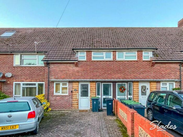 2 Bedroom Flat To Rent In Amethyst Road, Somerford, Christchurch, BH23