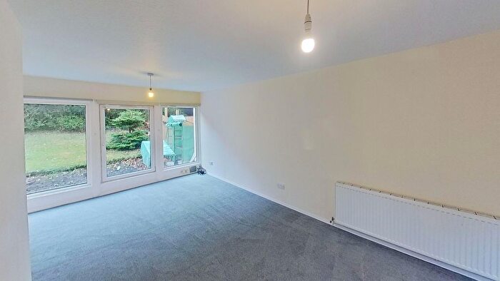 3 Bedroom Flat To Rent In Marine Drive, Edinburgh, EH4