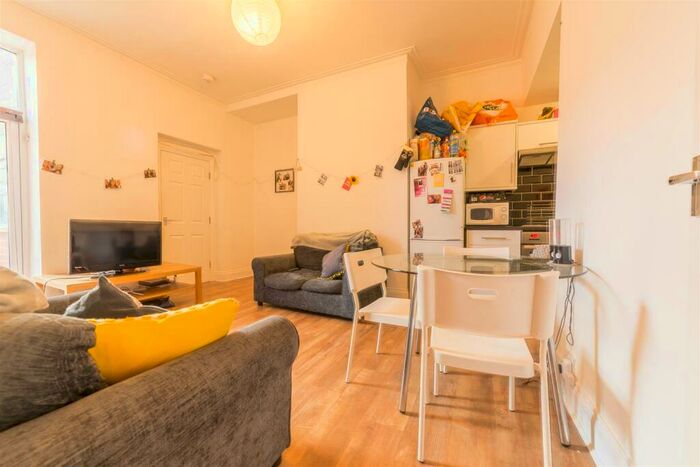 3 Bedroom Flat To Rent In &#;pppw, Helmsley Road, Sandyford, NE2