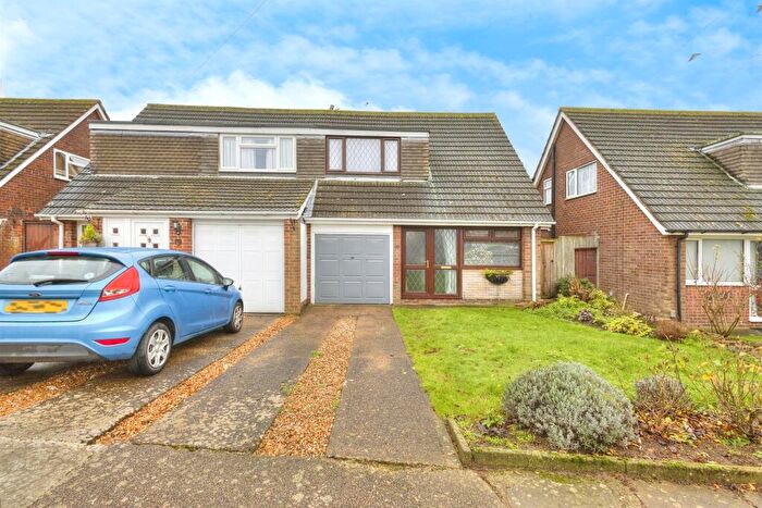 3 Bedroom Semi Detached House For Sale In Fulford Drive, Northampton, NN2