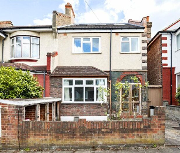 3 Bedroom Flat To Rent In Montana Road, London, SW17