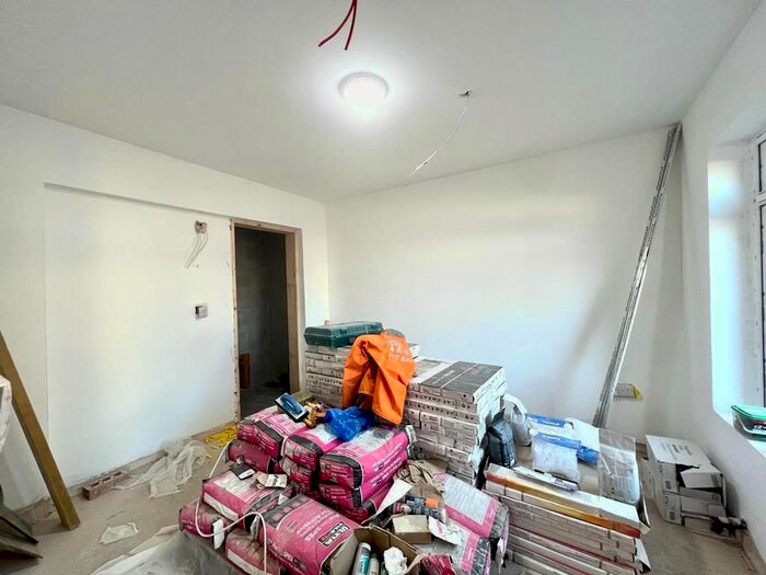 6 Bedroom Semi-Detached House To Rent In Allenby Road, Southall, UB1