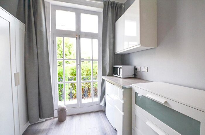 1 Bedroom Parking To Rent In Middleton Road, London, E8
