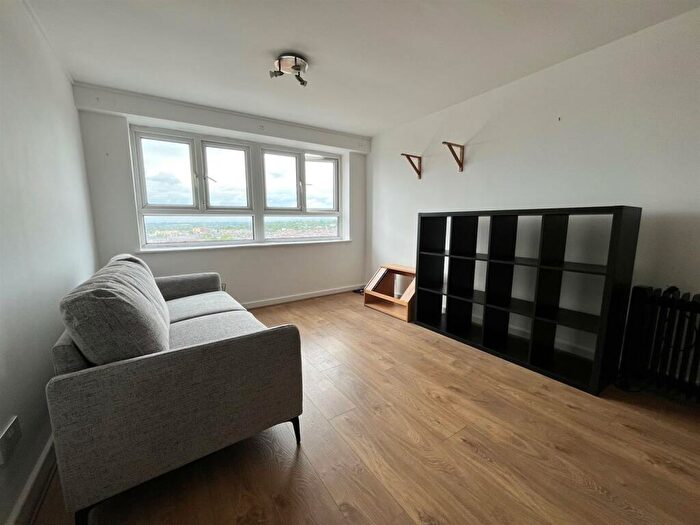 2 Bedroom Apartment To Rent In City View, Highclere Avenue, Salford, M7