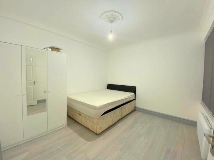 Studio To Rent In Oldfield Circus, Greenford, UB5