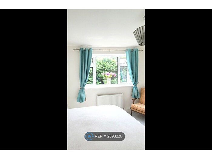 1 Bedroom Flat To Rent In Russell Road, Buckhurst Hill, IG9