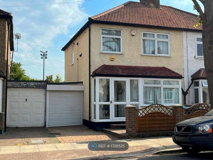 3 Bedroom Semi-Detached House To Rent In Carterhatch Road, Enfield, EN3