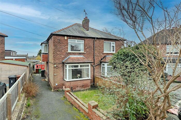 3 Bedroom Semi Detached House For Sale In New Street Gardens, Pudsey, West Yorkshire, LS28