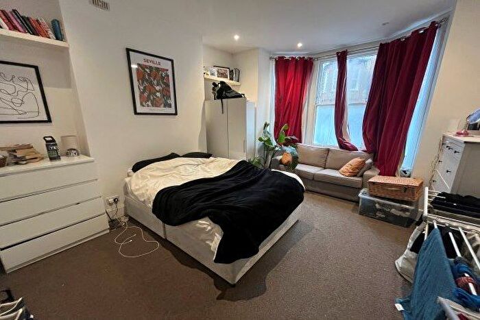 2 Bedroom Flat To Rent In Trent Road, London, SW2