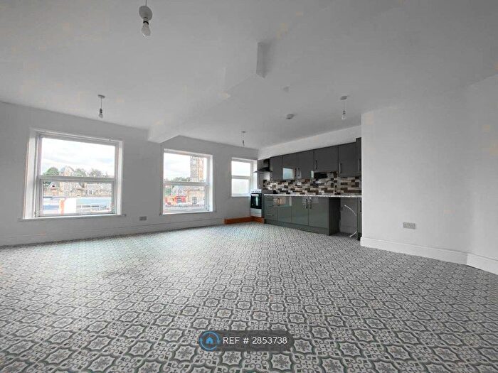 1 Bedroom Flat To Rent In Baillie Street, Rochdale, OL16