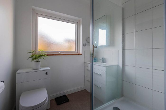 2 Bedroom Flat For Sale In Church Avenue, Penarth, CF64