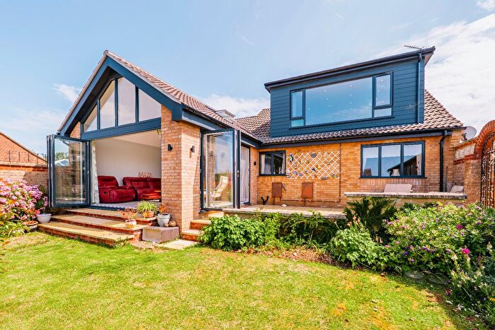 4 Bedroom Chalet For Sale In Andrews Place, Hunstanton, Norfolk, PE36