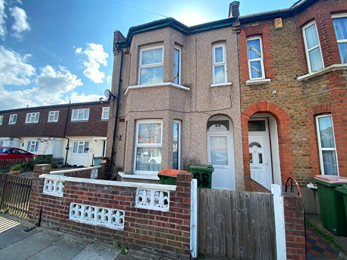 3 Bedroom Semi-Detached House To Rent In Third Avenue, London, E12
