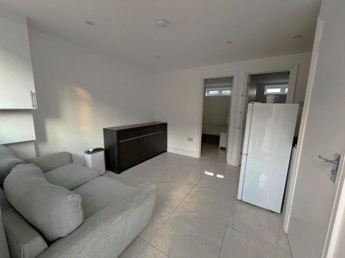 2 Bedroom Flat To Rent In Becontree Avenue, Becontree, Dagenham, RM8