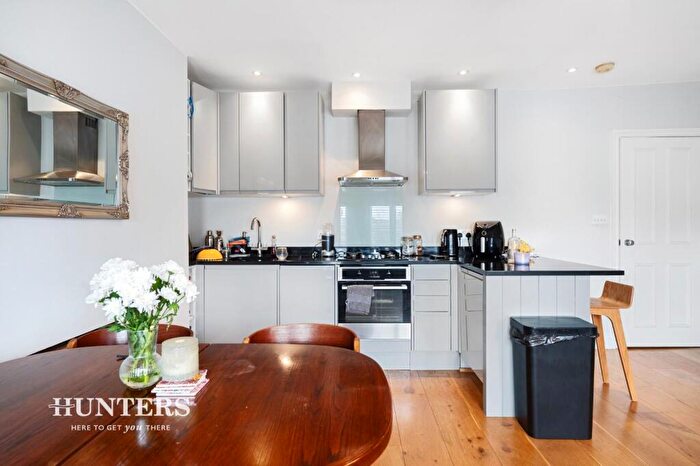 2 Bedroom Flat For Sale In Brondesbury Villas, London, NW6
