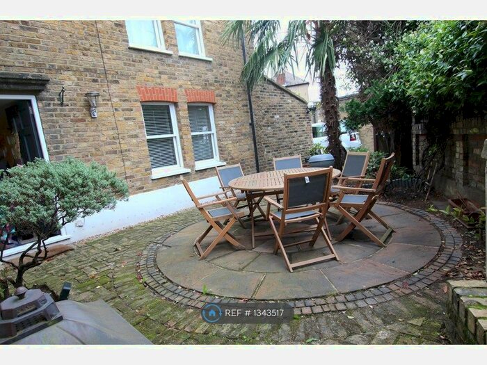 2 Bedroom Flat To Rent In Ryde Vale Road, London, SW12