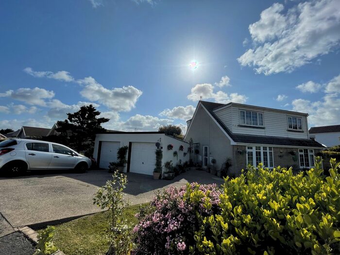 2 Bedroom Flat To Rent In Anglesey Way, Porthcawl, CF36