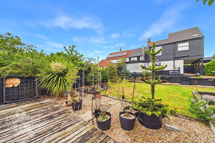 4 Bedroom Semi-Detached House For Sale In Beccles Road, Thurlton, Norwich, NR14
