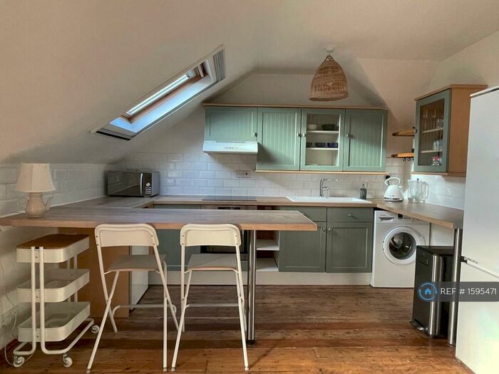 2 Bedroom Flat To Rent In Canadian Avenue, London, SE6