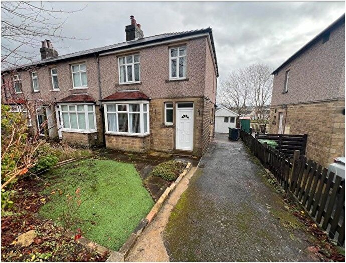 3 Bedroom Semi-Detached House To Rent In Dalmeny Avenue, Huddersfield, HD4