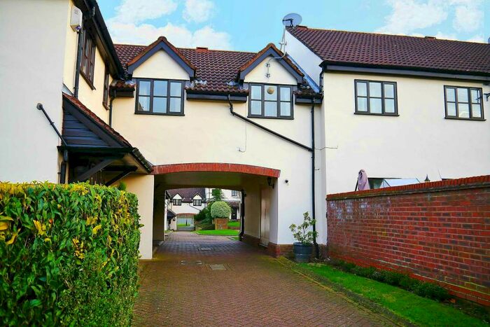 1 Bedroom Flat To Rent In Firs Wood Close, Potters Bar, EN6