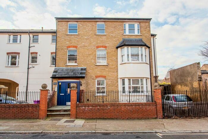 1 Bedroom Flat To Rent In Ordell Road, London, E3