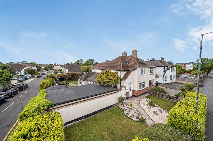 4 Bedroom Semi Detached House For Sale In Halfway Street, Sidcup, DA15