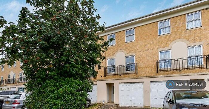 4 Bedroom Terraced House To Rent In Hurworth Avenue, Slough, SL3