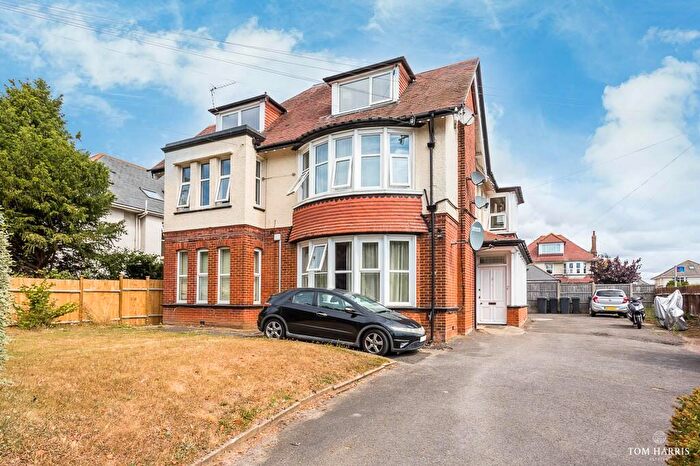 1 Bedroom Flat For Sale In Milton Road, Bournemouth, Dorset, BH8