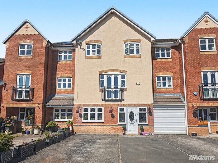 4 Bedroom Town House For Sale In Hampton Court Way, Widnes, WA8
