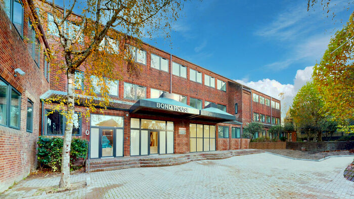 2 Bedroom Flat To Rent In Strawberry Hill, Newbury, RG14