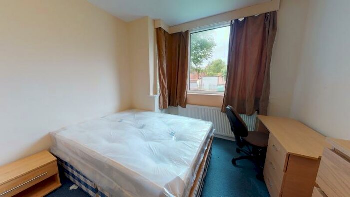 3 Bedroom Terraced House To Rent In Kelso Gardens, Hyde Park, Leeds, LS2