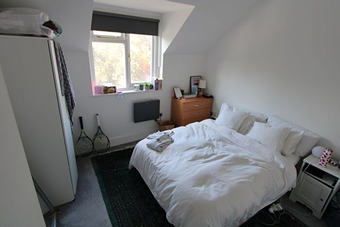 4 Bedroom Flat To Rent In Nightingale Lane, Wandsworth, SW12