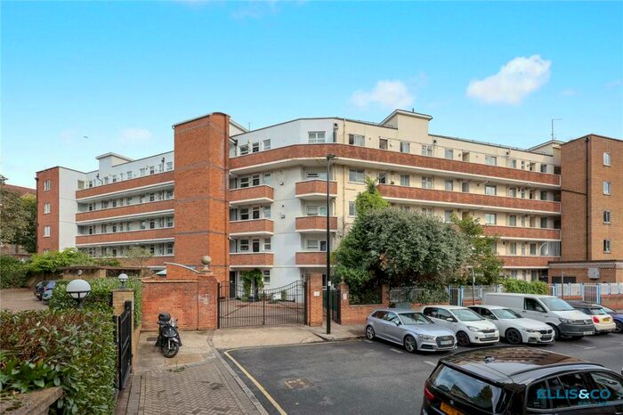 3 Bedroom Apartment To Rent In Burnham Estate, Burnham Street, London, E2