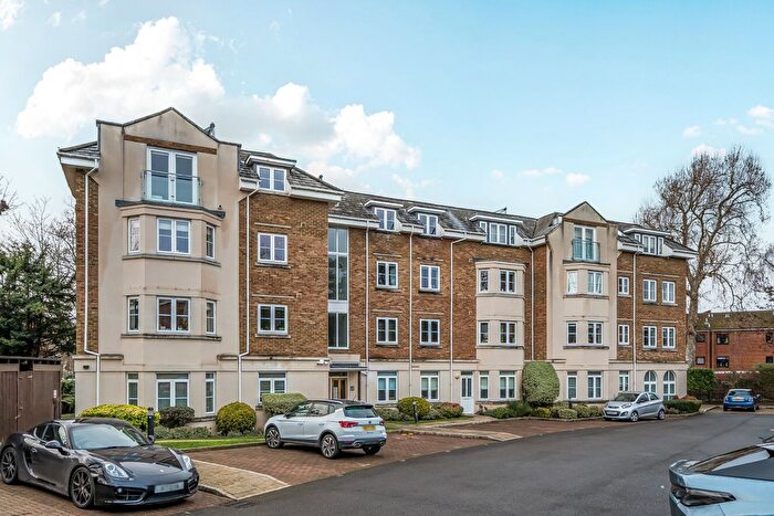 2 Bedroom Flat For Sale In Oakwood Avenue, Beckenham, Kent, BR3