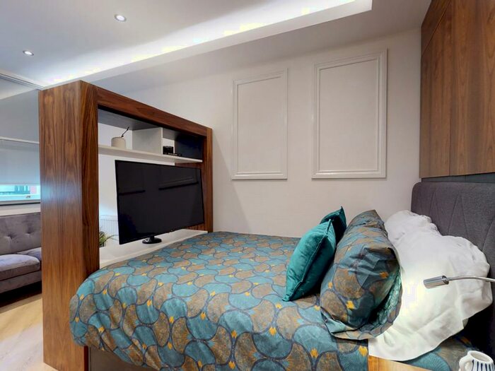 Studio To Rent In Minshull Street, Manchester, Greater Manchester, M1