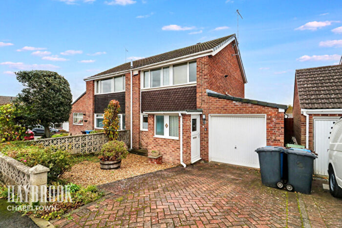 3 Bedroom Semi-Detached House For Sale In Bents Close, Chapeltown, S35